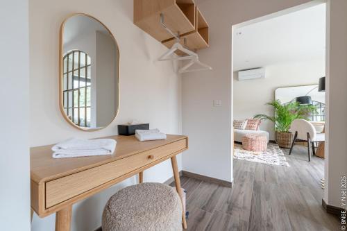 Villers-la-VilleにあるSous la Houlette, Suites, Piscine intérieure et Saunaのギャラリーの写真