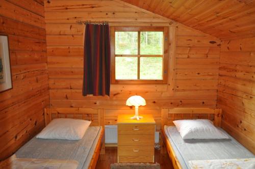 A bed or beds in a room at Hinders Cottages