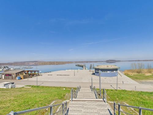 a set of stairs leading down to a body of water at Loft & Living 2 am Geiseltalsee WLAN Netflix Parkplatz in Braunsbedra