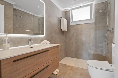 Fantastic PH near Hard Rock walk to beach RDR479