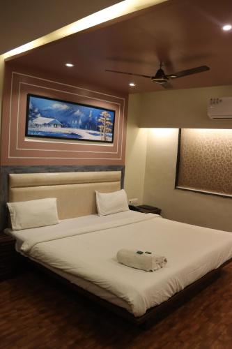 Cama o camas de una habitación en Hotel Vinyasa Residency