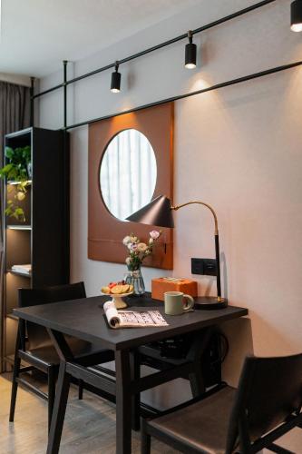 a table and chairs in a room with a window at Cheens Hotel in Chengdu