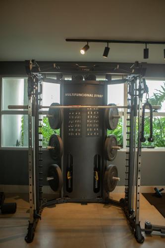a room with a gym with a bar equipment at Hotel Darolt Criciúma in Criciúma