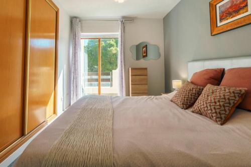 Postel nebo postele na pokoji v ubytování Albir Sea View Apartment
