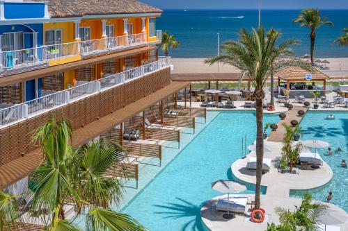Bazén v ubytování Mediterraneo Bay Hotel & Resort nebo v jeho okolí