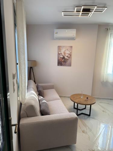 Гостиная зона в Andry's Slow Living in the heart of Lefkada by 8essentially