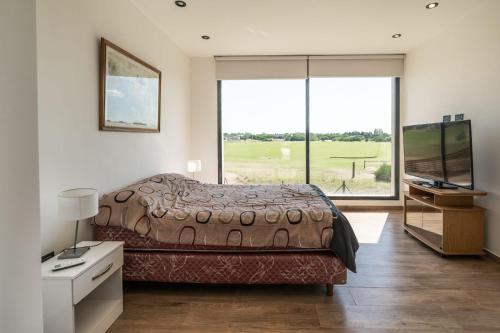 Ένα ή περισσότερα κρεβάτια σε δωμάτιο στο Casa en costa esmeralda ecuestre