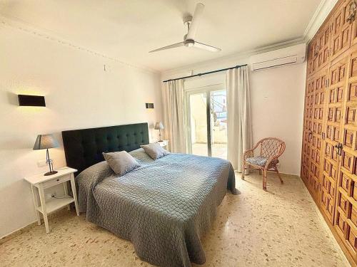 A2405 Modern 2 bed 2 bath Penthouse Burriana Beach