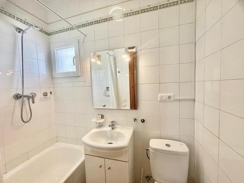 A2405 Modern 2 bed 2 bath Penthouse Burriana Beach