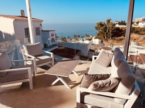 A2405 Modern 2 bed 2 bath Penthouse Burriana Beach