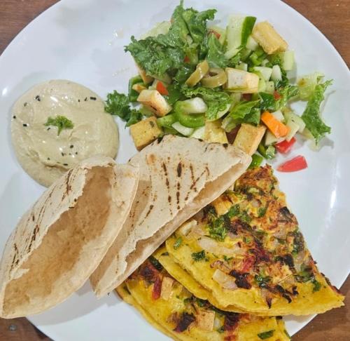 ゲストハウスの敷地内または近くでの食事または食べ物