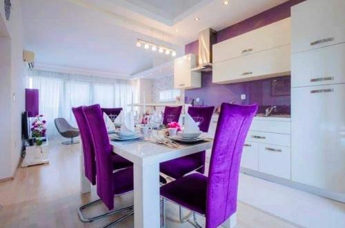 Stylish suburb apartment with private parking & wifi, between city centre and Brijuni pristine seaside