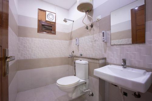 Koupelna v ubytování Hotel Lemonwood Suites - Noida Sector 104