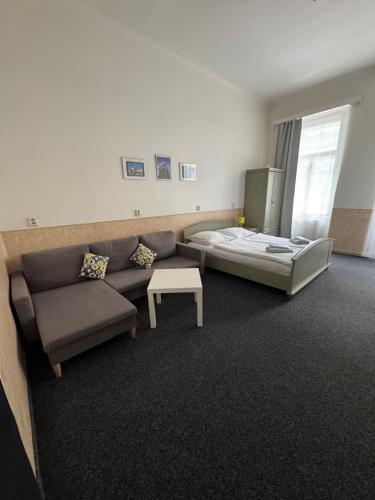 Postel nebo postele na pokoji v ubytování Welcome Hostel & Apartments Praguecentre