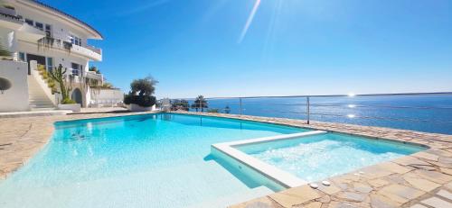 Villa R7- Luxury with Ocean Views