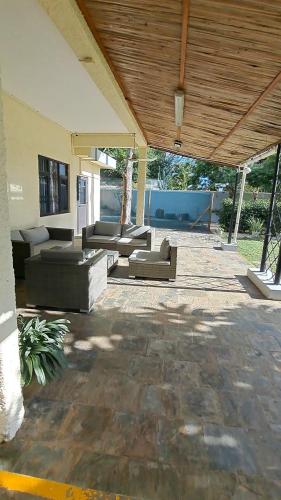 Terrasse ou espace extérieur de l'établissement Beachfront Villa Klondike - Private 3-bedrooms