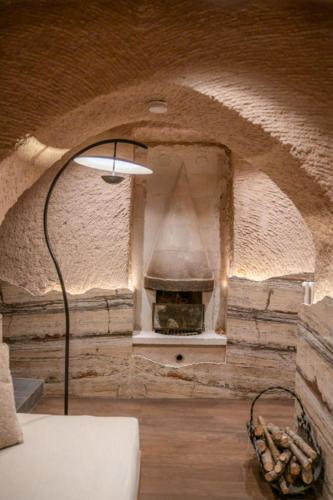 a kitchen with a pizza oven in a stone wall at Taskonaklar in Uchisar