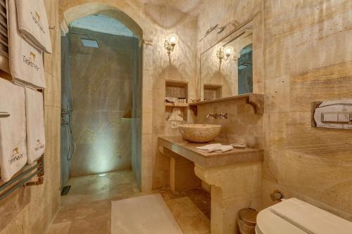 a bathroom with a shower and a sink and a toilet at Taskonaklar in Uchisar
