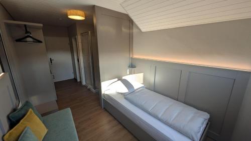 Landhotel Sonneneck - Breuna im Naturparkにあるベッド