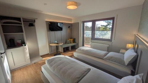 Landhotel Sonneneck - Breuna im Naturparkにあるテレビまたはエンターテインメントセンター