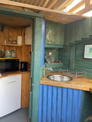 Kuchyň nebo kuchyňský kout v ubytování Glamping in the 2nd Field