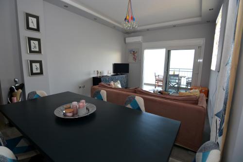 IRON Seaview Apartment