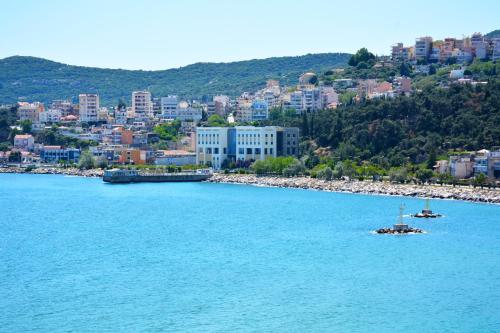 IRON Seaview Apartment