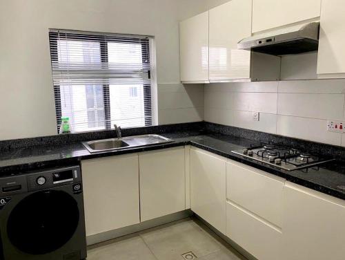 Φωτογραφία από το άλμπουμ του Lovely 1 bedroom condo in Lagos Island σε Lagos Island