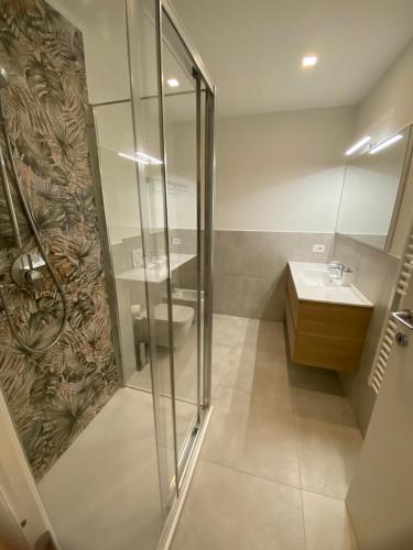 a bathroom with a shower and a toilet and a sink at NEW Residenza le Essenze - i 7 Laghi in Erba