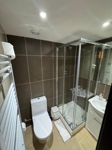 Bilik mandi di The Royale Chulan Hyde Park Hotel