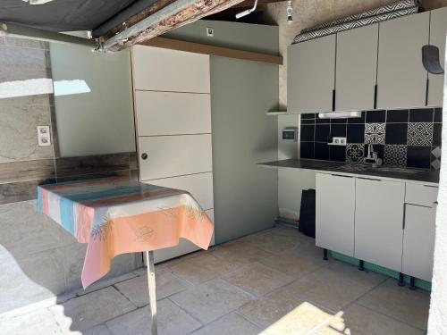 Η κουζίνα ή μικρή κουζίνα στο Chambres Hôtes chez Chris