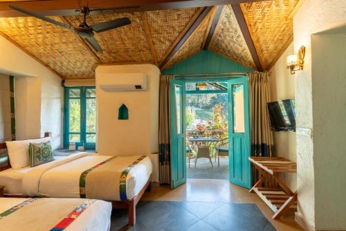 Cama o camas de una habitación en Tree of Life Birdsong Chalets , Dharamshala