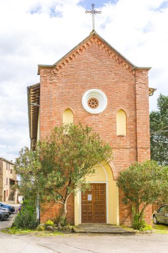 a church with a cross on top of it at Casa Falerno in Città di Castello