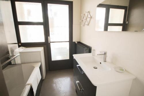 Photo de la galerie de l'établissement Au Bellevue - 2 bedrooms - Wifi, à Angoulême