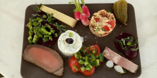 a plate of food with different types of vegetables at La Maison in Mirebeau-sur-Bèze
