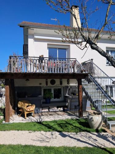 a house with a balcony and a staircase at La Maison in Mirebeau-sur-Bèze