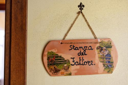 a sign that says santa did santa earlier at Fattoria Delle Vignole in Sommariva Perno