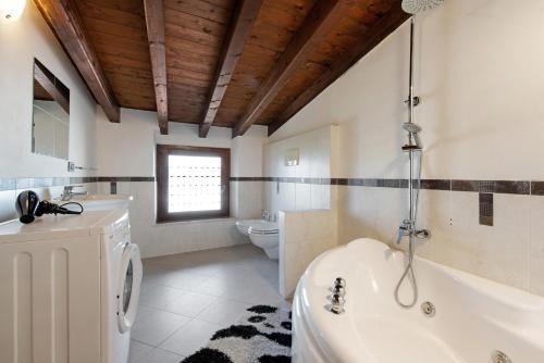 Ένα μπάνιο στο Casa Cardo