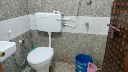 a bathroom with a toilet and a sink at Aswathy Bhavan in Vadakkāncheri