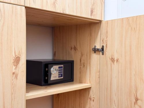 ホルトバージにあるHortobágyi Csárda Apartmanの小型電子レンジ