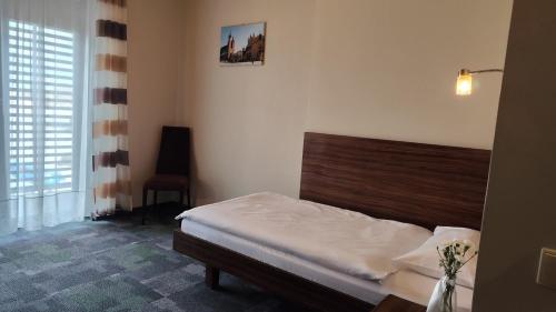 Una cama o camas en una habitación de Taurus Ładna