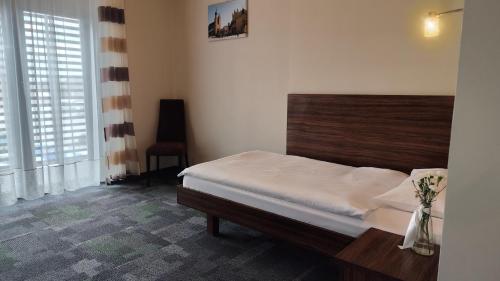 Una cama o camas en una habitación de Taurus Ładna