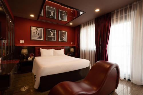 a hotel room with a bed and a chair at Đào Tiên Hotel - Nguyễn Thị Minh Khai in Nha Trang