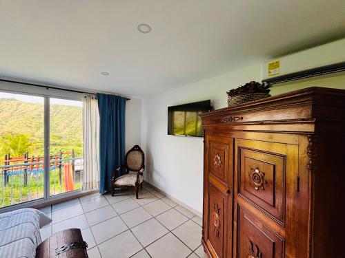 a room with a large wooden cabinet and a window at TURULEKA Hostel in Roldanillo
