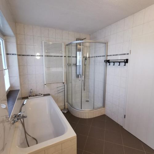 Ένα μπάνιο στο Ferienwohnung Schickling