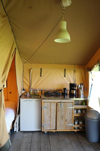 Photo de la galerie de l'établissement Safari tent Domaine Bonneblond, à Saint-Désiré