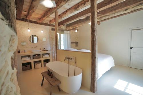 Koupelna v ubytování MAISON LOU PIADE Sarlat Your Luxury Farm Hôtel & Confidential place to stay in Sarlat