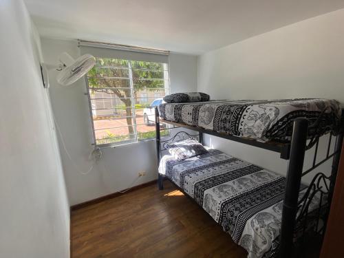 Postel nebo postele na pokoji v ubytování Apto en conjunto cerrado con piscina.