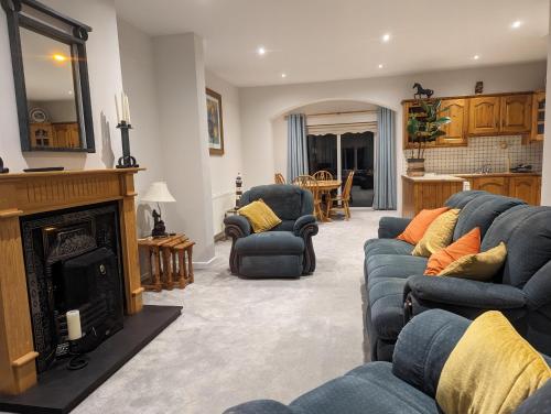 Χώρος καθιστικού στο Comfortable home by the Golf links and Sea