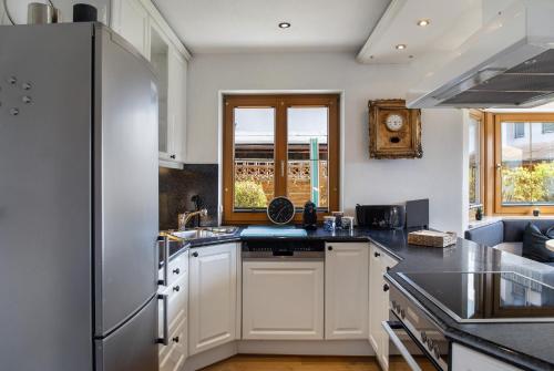 Η κουζίνα ή μικρή κουζίνα στο Alpblick Apartment - Dreitorspitze